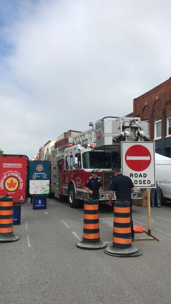 Barrie_Fire's tweet photo. DYK that in order for you to enjoy @cityofbarrie #PromenadeDays our fire prevention officers and firefighters do a walk through to make sure a fire truck can get down the street on Dunlop? We also ensure that the vendors set up properly. #safetyfirst https://t.co/LGWxHDVxYN