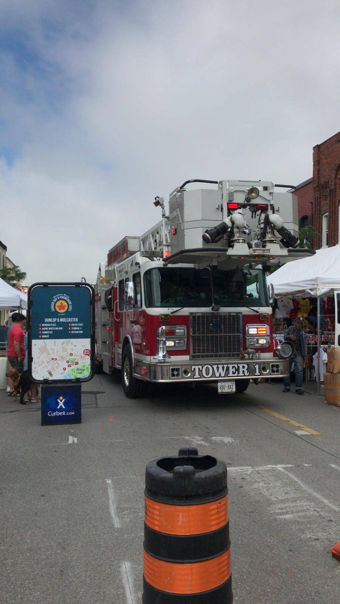 Barrie_Fire's tweet photo. DYK that in order for you to enjoy @cityofbarrie #PromenadeDays our fire prevention officers and firefighters do a walk through to make sure a fire truck can get down the street on Dunlop? We also ensure that the vendors set up properly. #safetyfirst https://t.co/LGWxHDVxYN