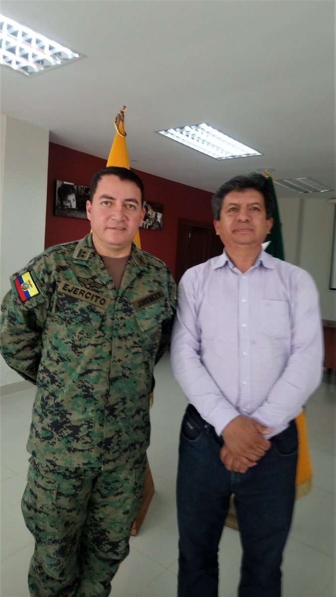 #VisitaProtocolaria Tcnel Patricio Jiménez #FuerzasArmadasEc BIM 21 Macará velando por la seguridad visitó la Alcaldía de Chaguarpamba con la finalidad de saludar a nuestra Primera Autoridad Municipal, Ing. Darwin Díaz #ChaguarpambaUnidoYProspero
#DarwinDíazAlcaldeTodos