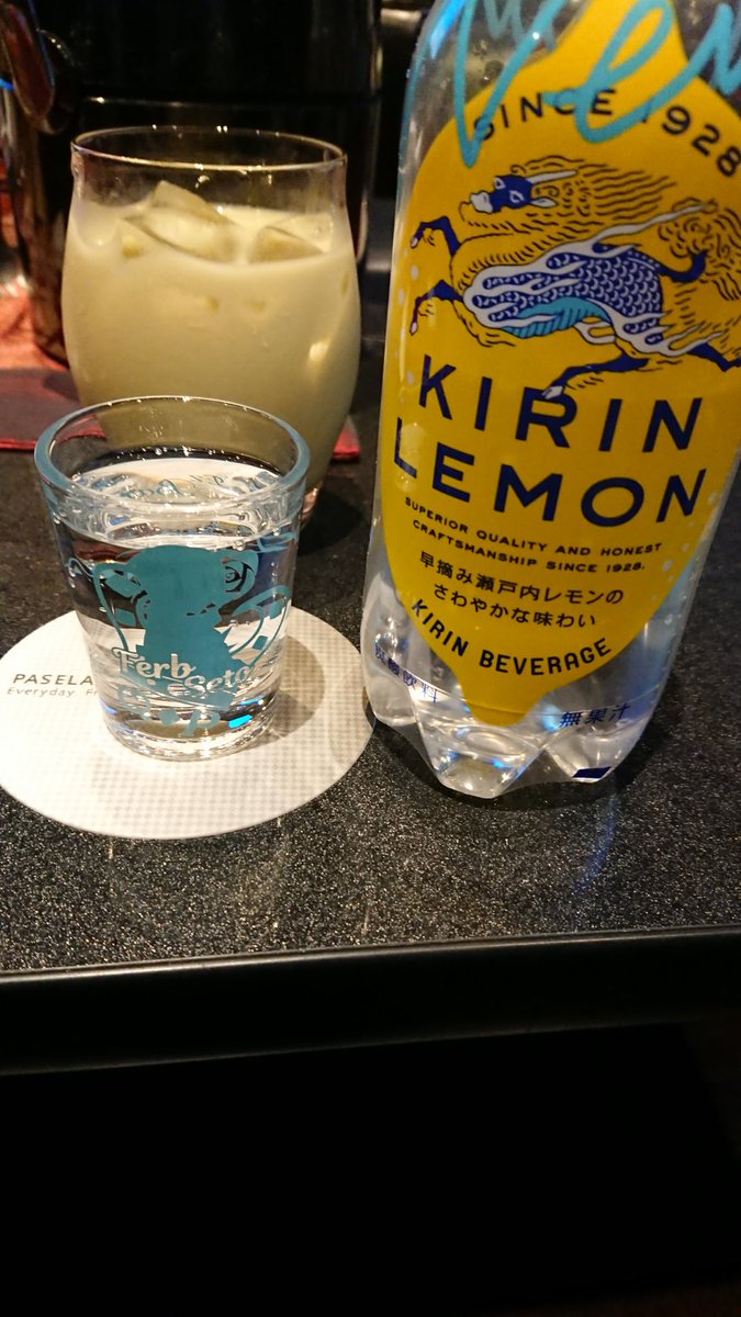 Fran_Minase's tweet photo. 武道館ファイナル終わってQoPショットグラスでキリンレモン(笑)
ミュージッククリップボックス観賞会なぅ(*´ω`*)
#水瀬いのり
#CatchtheRainbow!
#CtR
#MusicClipBox https://t.co/sa42L2sSlk