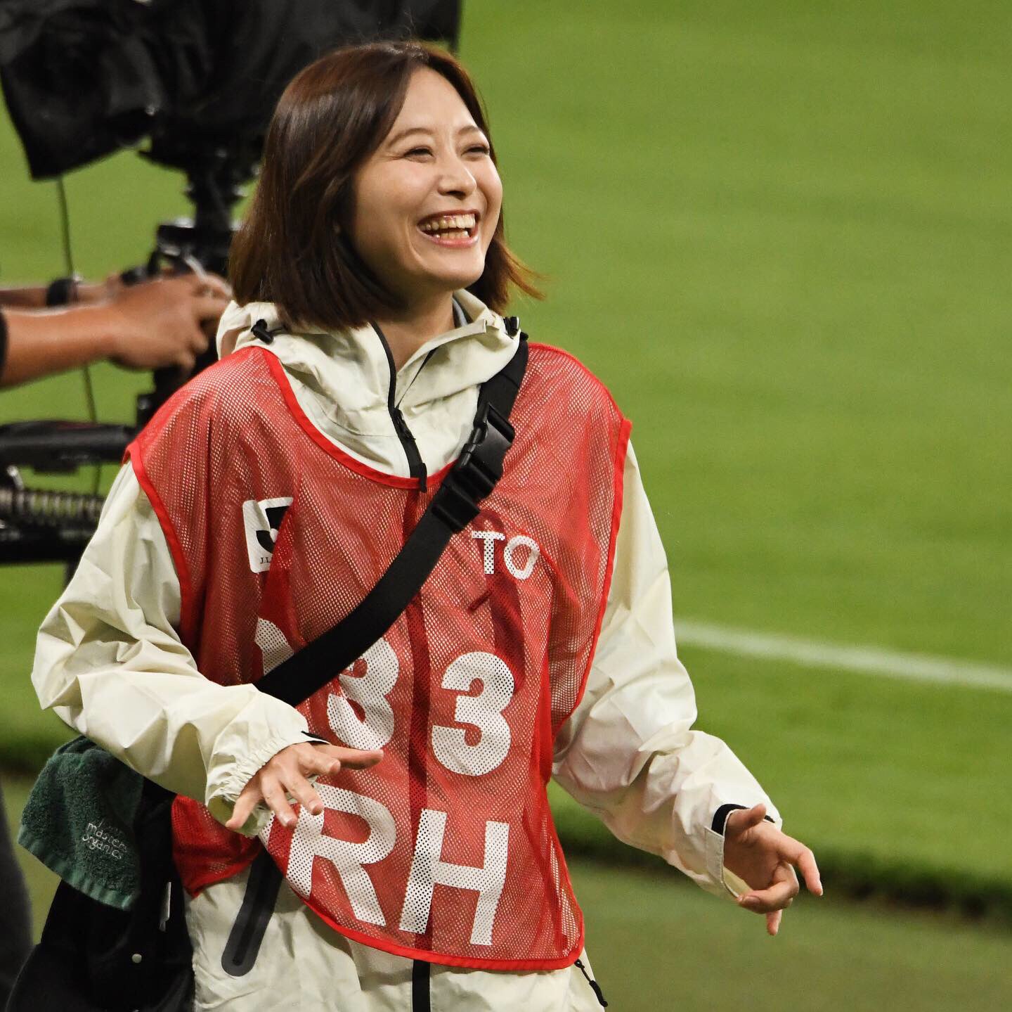 Naomi 試合前 綺麗な人がいるなと思ったら久富アナでした いつも可愛いなと思ってたけど 綺麗なのが先に立つ印象 この時は笑顔が素敵でした 今日みたいな試合の後 この笑顔で迎えてもらったら癒されるな と思ったのでした Fmarinos 共に強い