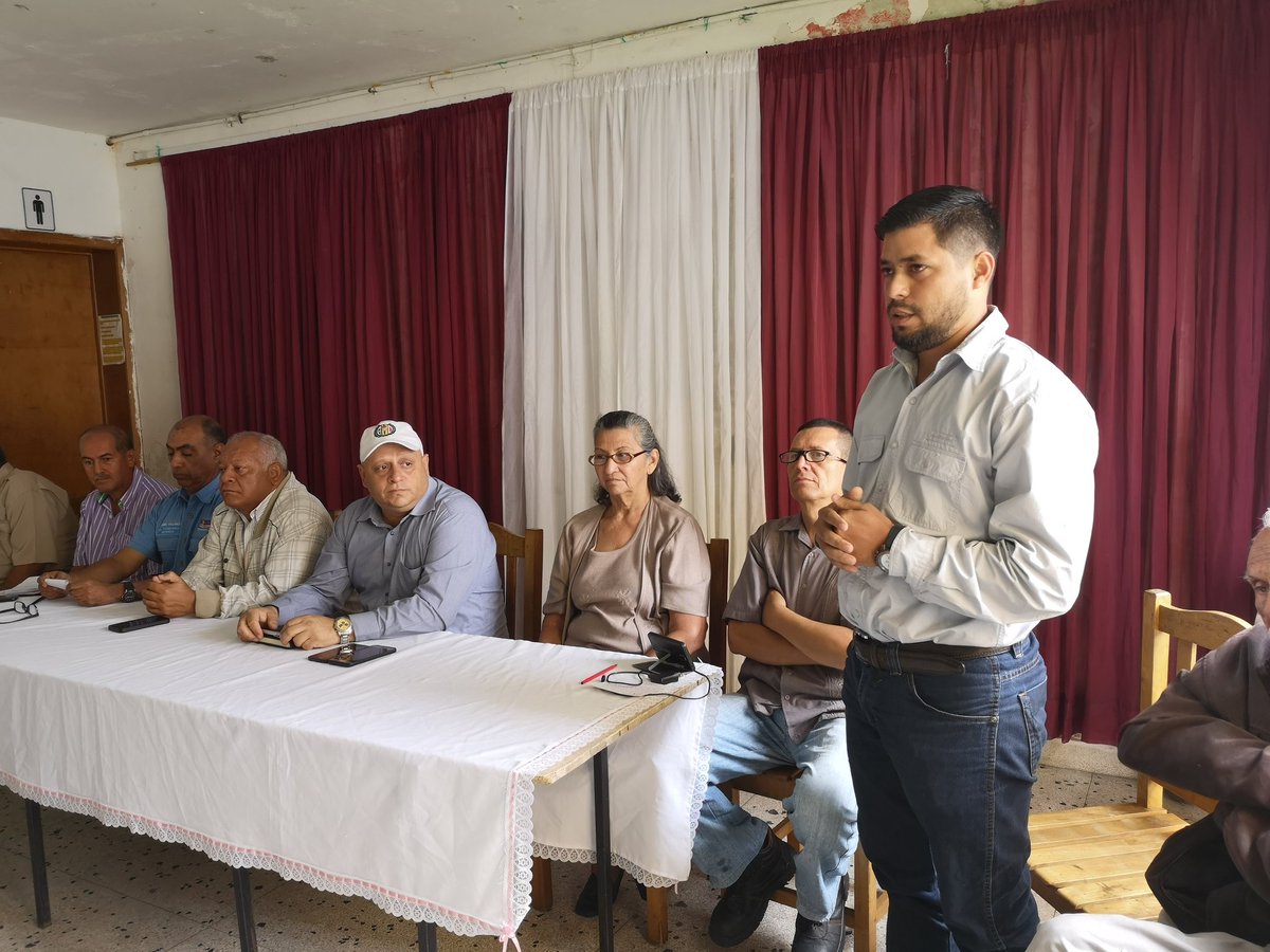 VPMerida's tweet photo. Sindicalistas Unidos por Venezuela reunidos en #Mérida este #29Jun con la participación de Iván Freites coordinación nacional de #Motra @VoluntadPopular junto Jean Piero Quiñonez y el equipo #MotraVPMerida https://t.co/F5HScRwnum