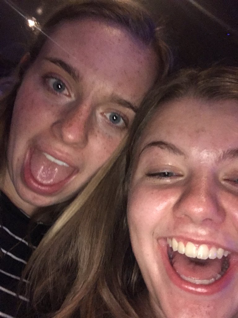 bethanywaddey22's tweet photo. happy birthday @_lordee !! thank you for getting me through oceanography, sharing my love of lany, and ALWAYS making me laugh. you never fail to put a smile on my face!! i love you &amp; hope you have the best day! can’t wait for wku with you #TopsOnTop https://t.co/NgYcXbqGLe