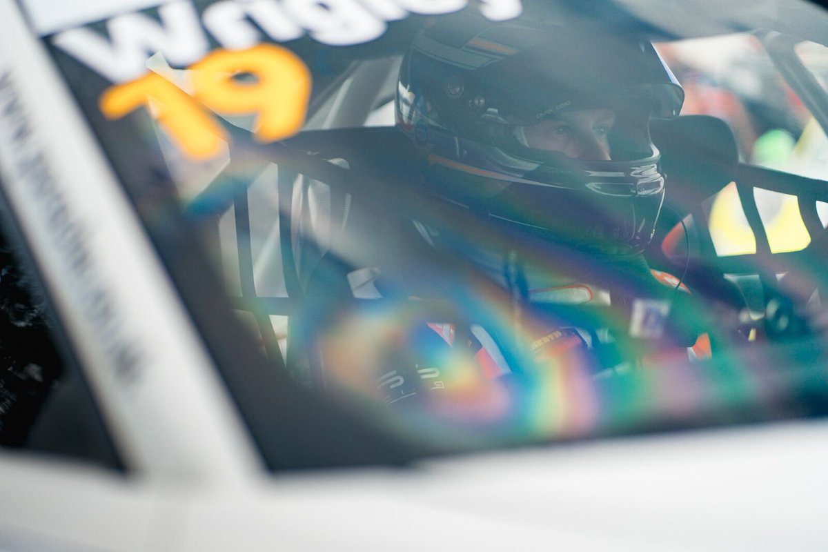 twrigleyracing's tweet photo. It’s been a long eight months, but we’re ready to go @CarreraCupGB racing again! 💪

🎥 https://t.co/XjbaNbk8GD https://t.co/MBUdNae16R