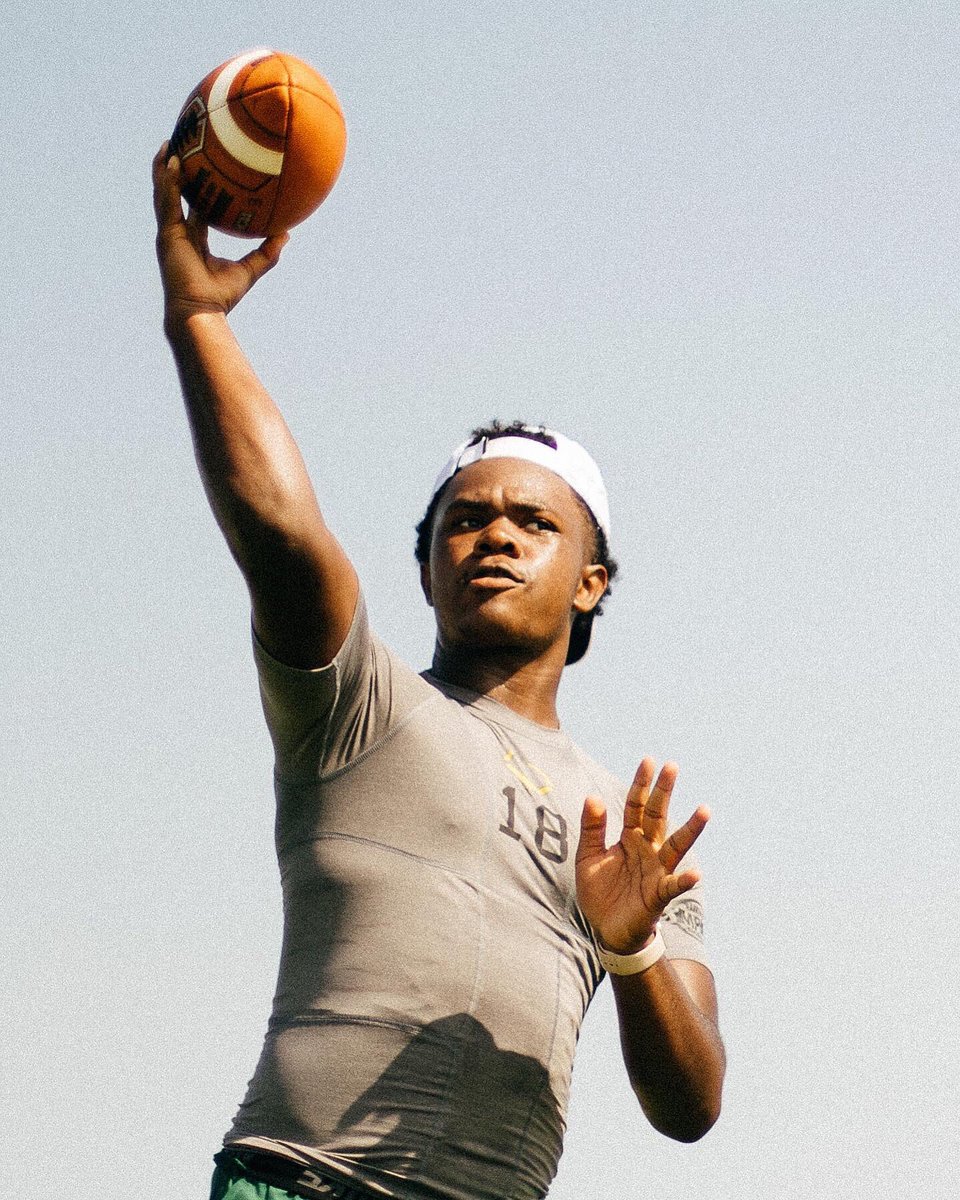 EvoShield's tweet photo. The gear and the grind at The Manning Passing Academy are π₯π₯ #EvoFootball π https://t.co/4ORZn9WqKO