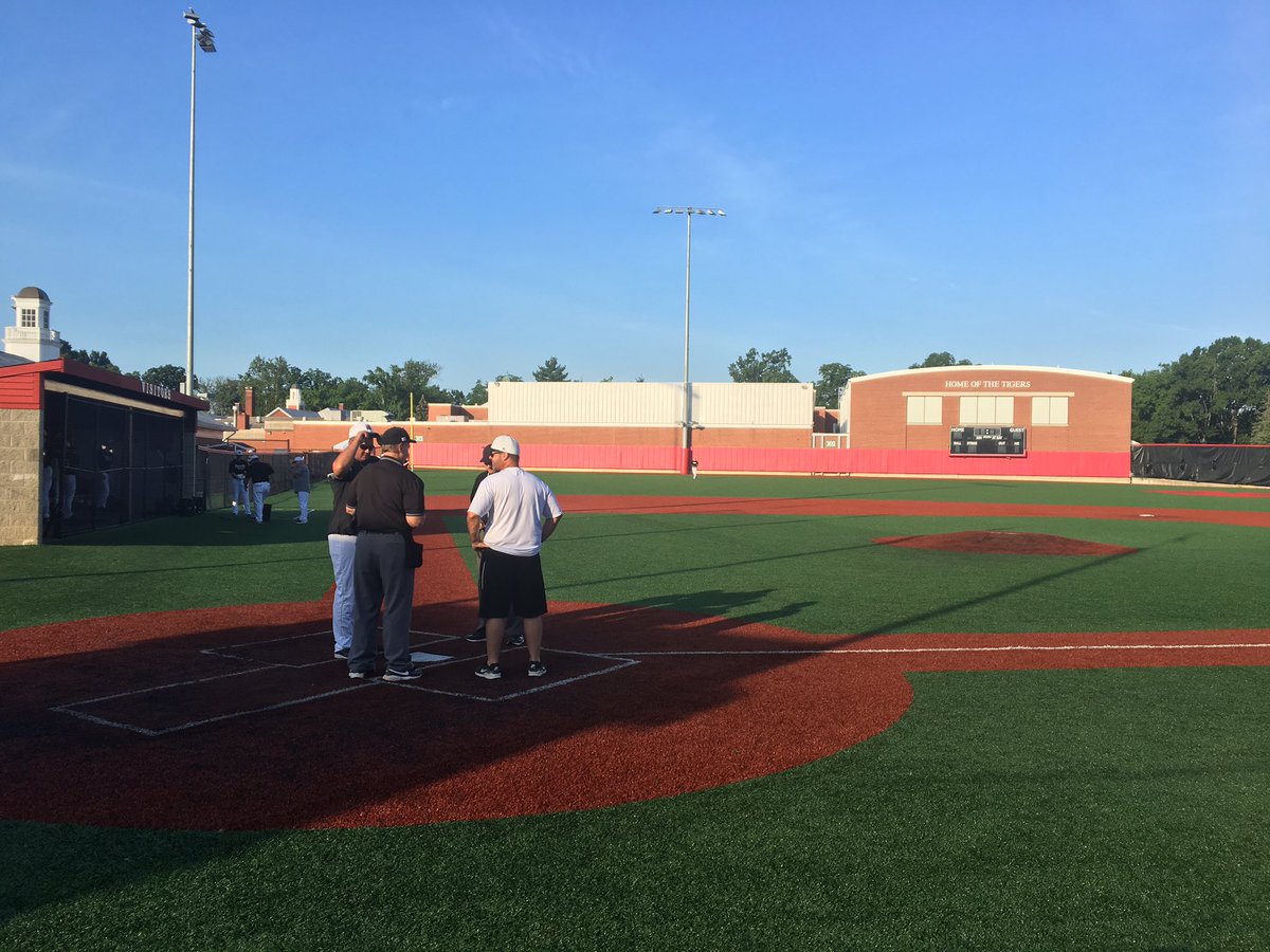 JJCronk's tweet photo. Home team elects to bat FIRST and loses in bottom of the 8th.
#GoRally https://t.co/94S977aLzO