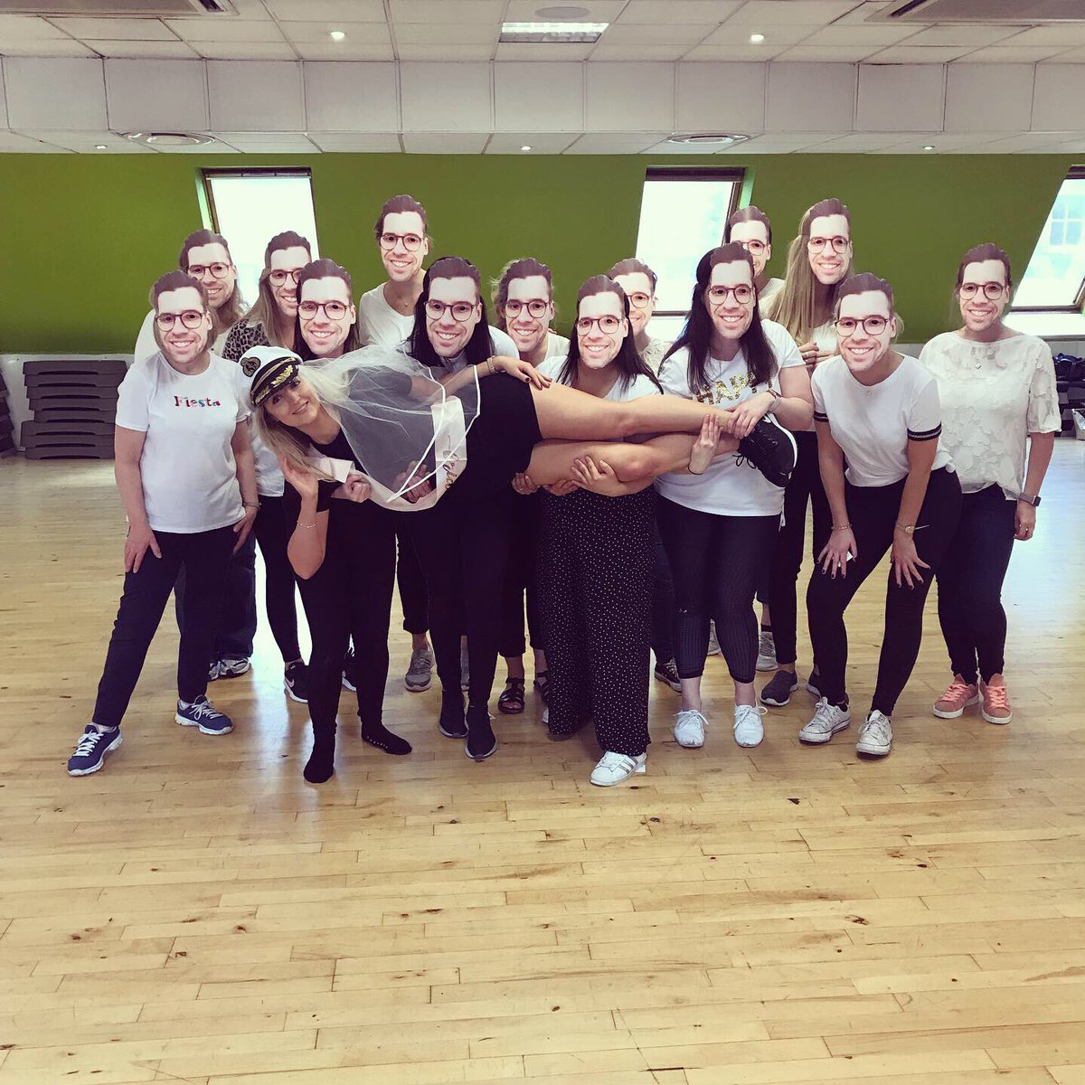 LeahCheerCo's tweet photo. I had a fab booty shaking afternoon with Alison and her hens getting into the Beyoncè mood! If in doubt what would Beyoncè do?
@CheerleadingCo 
 #henparty #cheercohens #beyonce #henweekend #sashafierce #Edinburgh #danceparty #tccfamily #henpartyideas #singleladies #squadgoals https://t.co/TUHnuLVMgY