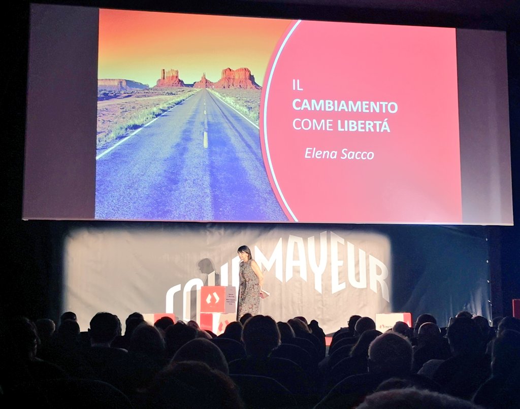 Methodos_Italia's tweet photo. Sabrina Paladini ci presenta la storia di #cambiamento come libertà di @LaElenaSacco.
"Il cambiamento lo devi guardare con senso critico. Il negativo è anche nei migliori paradisi, forse dipende da come tu lo guardi".
#MethodosRedWeek #Methodos #Changeability
#ChangeAbilityForum https://t.co/021TZjIqUA