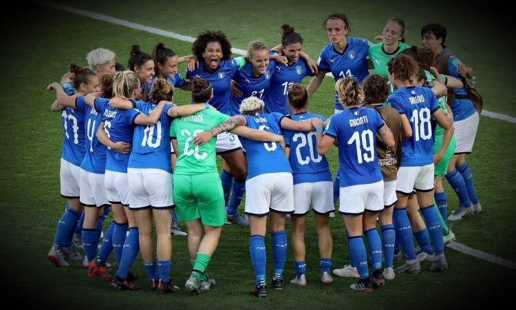 Finisce qui. Il Mondiale.
Grazie azzurre (storiche).
Si riparte da qui. 
Per merito di Gama &amp;Co il calcio femminile in Italia dispone ora di un capitale enorme. Guai a metterlo in cassaforte. Va esibito, valorizzato. 
Istituzioni (e sponsor), tocca a voi...
#RagazzeMondiali🇮🇹