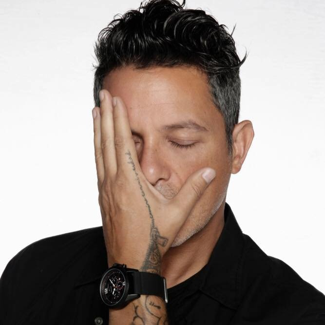radiofanatica_'s tweet photo. "NUESTRO AMOR SERÁ LEYENDA" @AlejandroSanz

#LosSabadosSonDeAle

https://t.co/fJPoAfgkag | ❤️

Del clamor yo no #dependo
Del halago me #desprendo

No hay #error que me resigne! https://t.co/ty6PC2dZTF