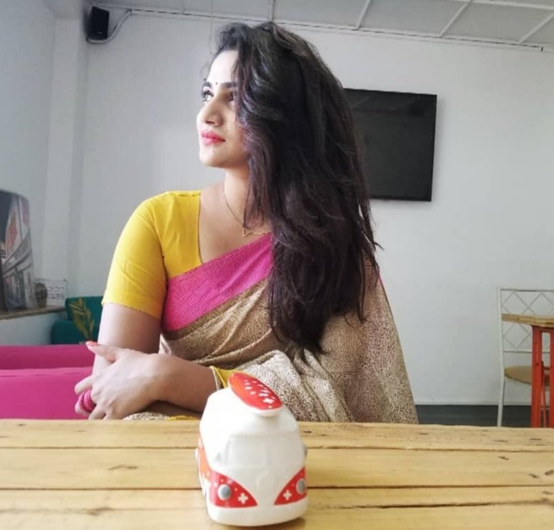 Stillsaravanan's tweet photo. Being traditional :) @Losliyamaria96 https://t.co/W29frbyvKH