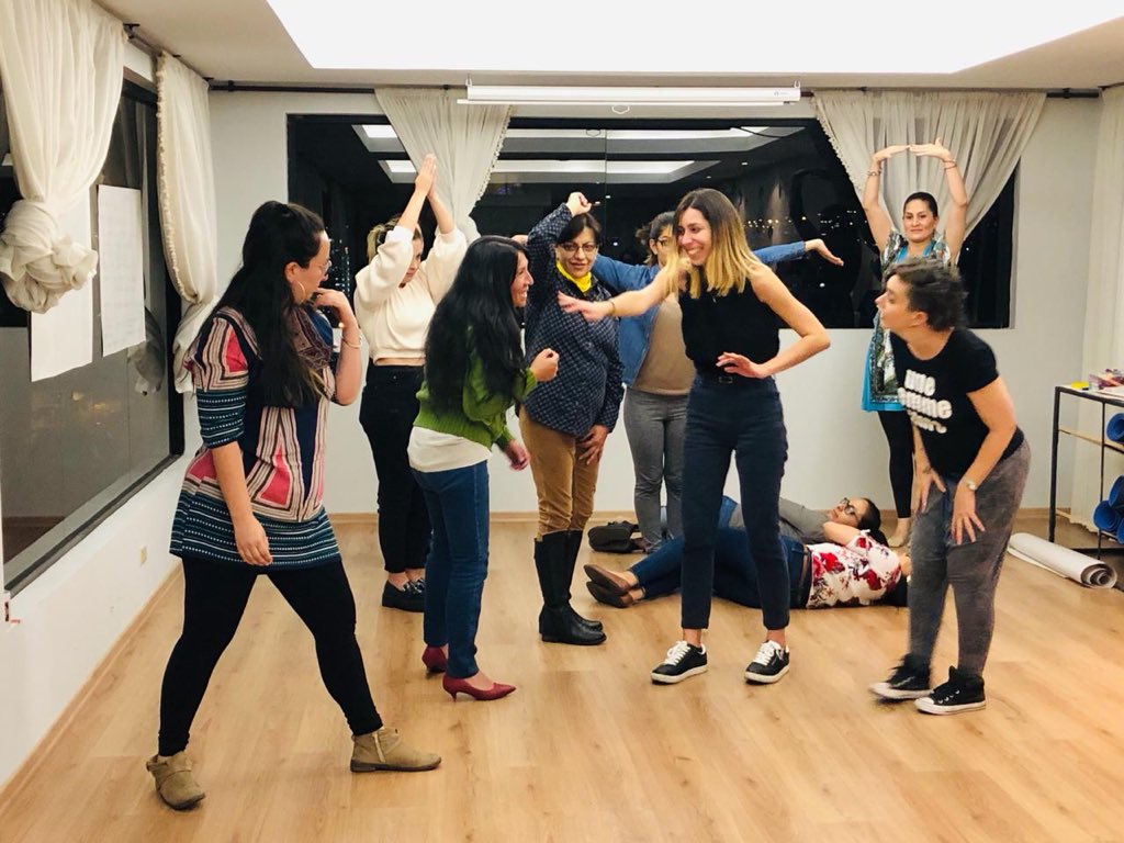 ViveimPROS's tweet image. Además de trabajar en nuevas destrezas y esquemas mentales, gracias a la Impro Aplicada hemos podido generar comunidad, y fortalecer conexiones a nivel humano. Gracias a @marianapalau1 y a todas las valiosas mujeres que estuvieron junto a nosotros en IMPRODERADAS! #EstoEsImpro