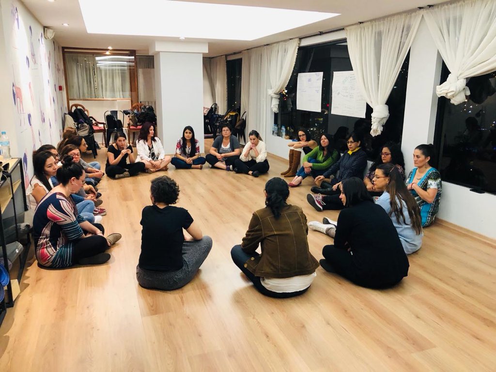 ViveimPROS's tweet image. Además de trabajar en nuevas destrezas y esquemas mentales, gracias a la Impro Aplicada hemos podido generar comunidad, y fortalecer conexiones a nivel humano. Gracias a @marianapalau1 y a todas las valiosas mujeres que estuvieron junto a nosotros en IMPRODERADAS! #EstoEsImpro