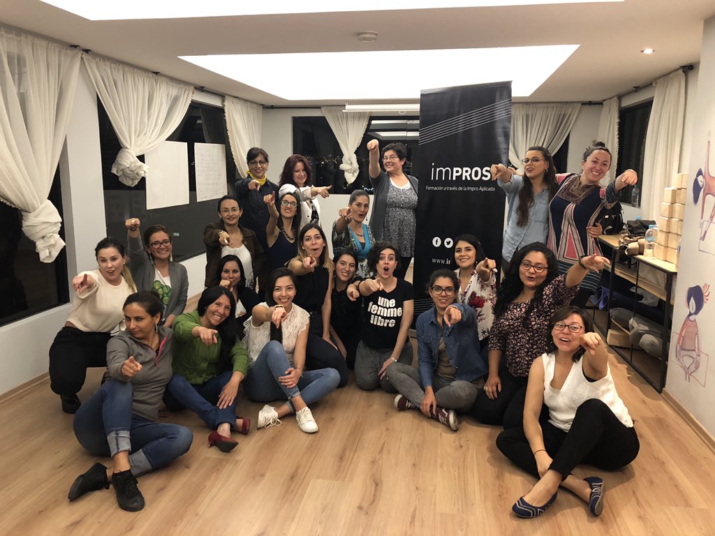 ViveimPROS's tweet image. Además de trabajar en nuevas destrezas y esquemas mentales, gracias a la Impro Aplicada hemos podido generar comunidad, y fortalecer conexiones a nivel humano. Gracias a @marianapalau1 y a todas las valiosas mujeres que estuvieron junto a nosotros en IMPRODERADAS! #EstoEsImpro