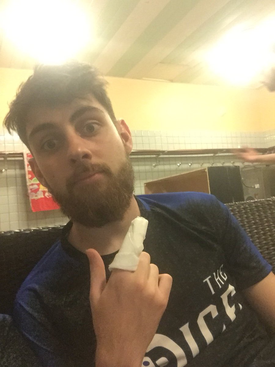 TheDiceFR's tweet photo. On s’apprête à jouer notre 1/4 de finale contre @Alltechgg en BO3 (inf-nuke-vertigo) après notre victoire en huitième. 

Malgré les 200 degrés dans la salle, les joueurs sont toujours au top......... à un doigt près..... ✌🏼 https://t.co/xR4jQ6yWMM