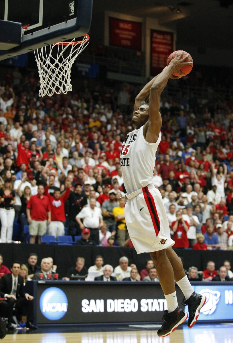 ComplexSneakers's tweet photo. Happy Birthday @KawhiLeonard! Have fun, guy. https://t.co/fiUqyYxDSa
