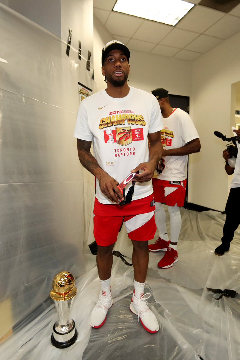 ComplexSneakers's tweet photo. Happy Birthday @KawhiLeonard! Have fun, guy. https://t.co/fiUqyYxDSa