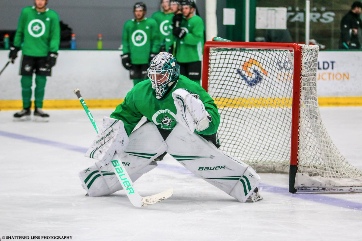 ShatteredLensTX's tweet photo. Jake Oettinger was drafted 26th overall by the @DallasStars in 2017. Oettinger completed his college career with the @TerrierHockey last season before making his professional hockey debut with the @TexasStars. #StarsDevelopmentCamp https://t.co/jKwI7DOqNI