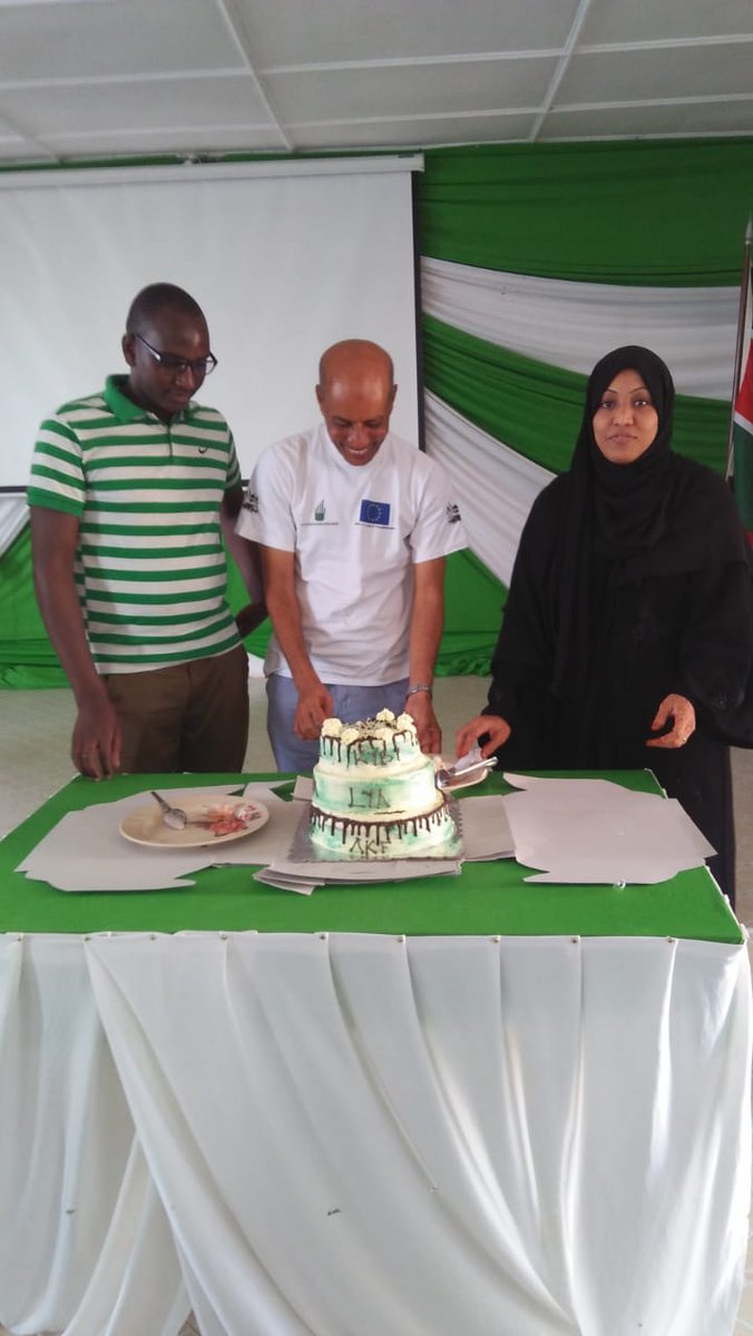 Atrashskanda2's tweet photo. The event organized by two great CSOs, LYA and KYB in Lamu to celebrate their successes after 3 year implementation of Youth Empowerment Initiatives. Ustadh Mau said, " Huu mradi umethibitisha msemo- kuwa VIJANA WETU WAWEZA" @EUinKenya @AKF_EA https://t.co/2k7acuqYeY