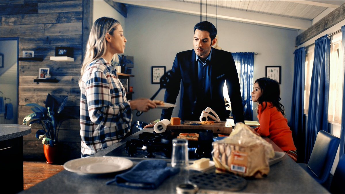 Adorable people!!! I wanna see more of this Trio pls  #Lucifer (2x07)