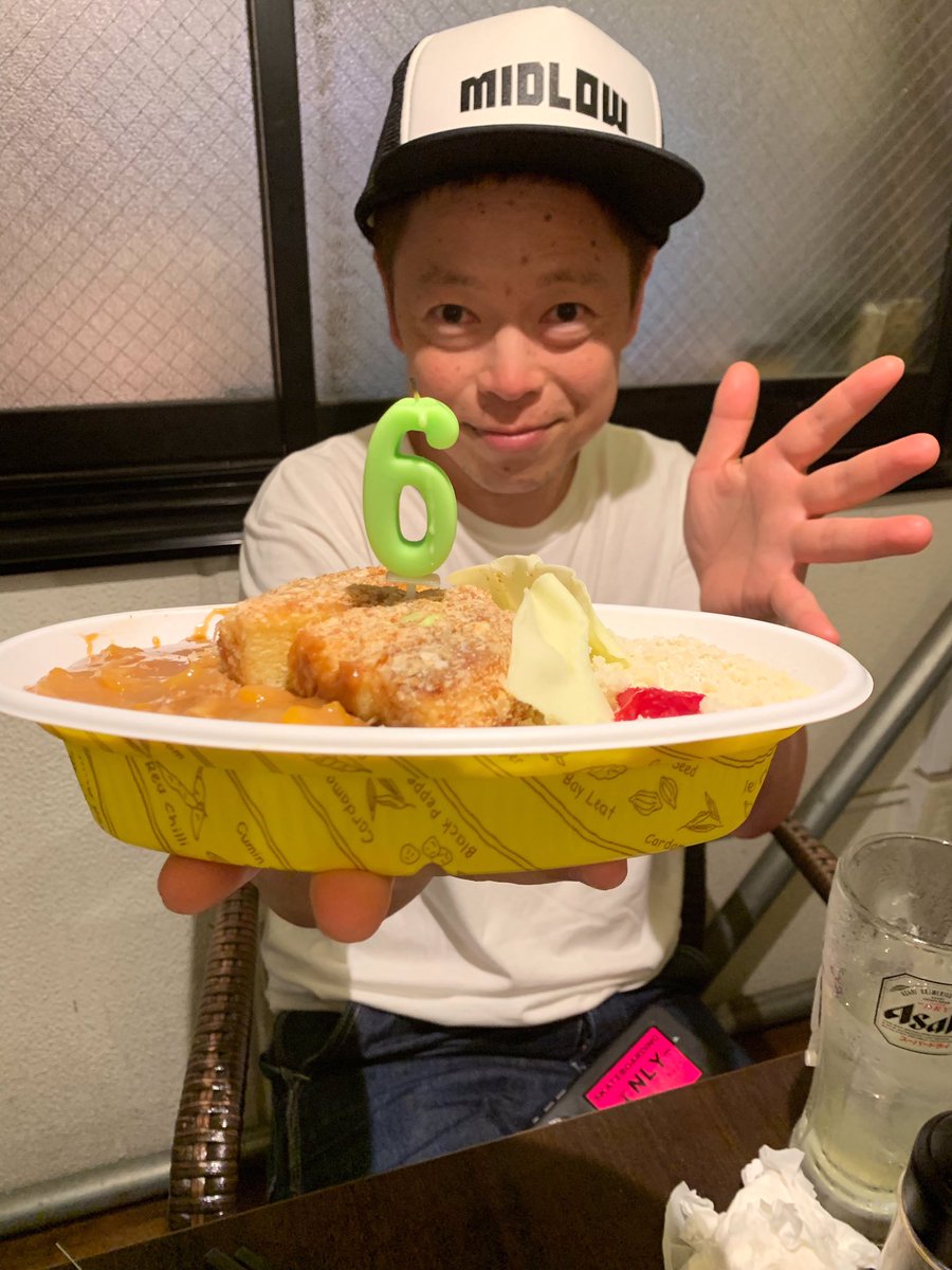 kenjiru318's tweet photo. 今宵はいつもお世話になってるネゴシックスさんのお誕生日会をみんなで開催しましたー！

#けんじる #食い込MEN #芸人 #お笑い #ギャグ #吉本 #ネゴシックス #グッドウォーキン上田 #谷プラス1 #夫婦の時間山西 #CHANMEN https://t.co/9HFpL96eXi