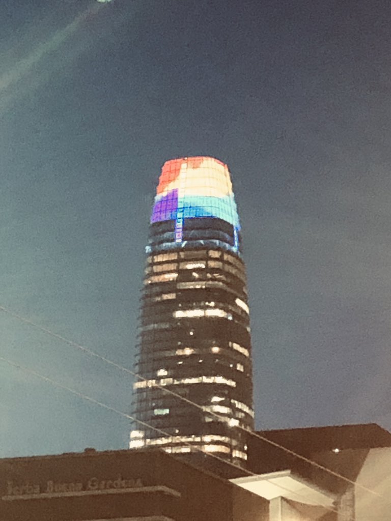 socialchanger's tweet photo. Tallest building west of the Mississippi. 

And coolest, kindest company anywhere. 

@SalesforceOrg @salesforce 

#salesforceohana #SalesforceSummer @SalesforceTower https://t.co/39kJIoVmj8