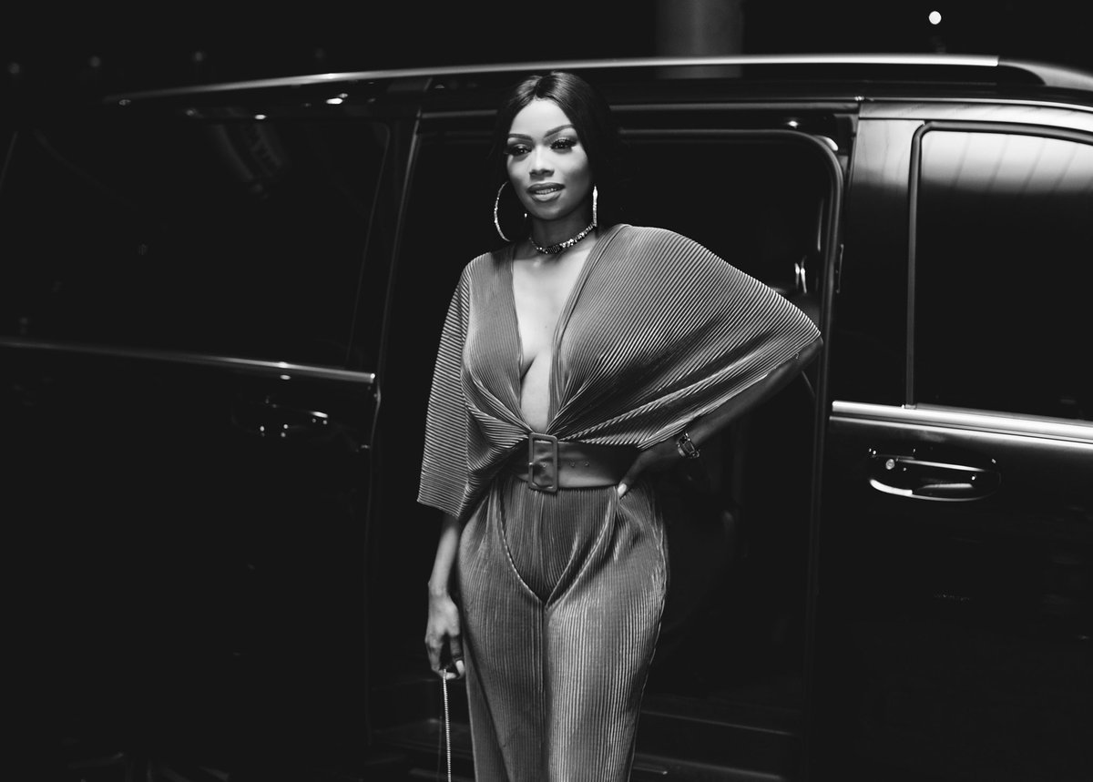 Bonang's tweet image. Vibes. 🖤