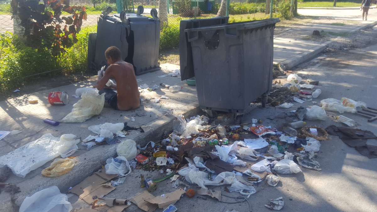 DanielG41818318's tweet photo. Con el aumento de salario a este señor tampoco le alcanza! #BajenLosPreciosDeInternet
#cuba #TarifaPlanaNautaHogar @cesarss86  @yoanisanchez https://t.co/xSWcNdX7oc