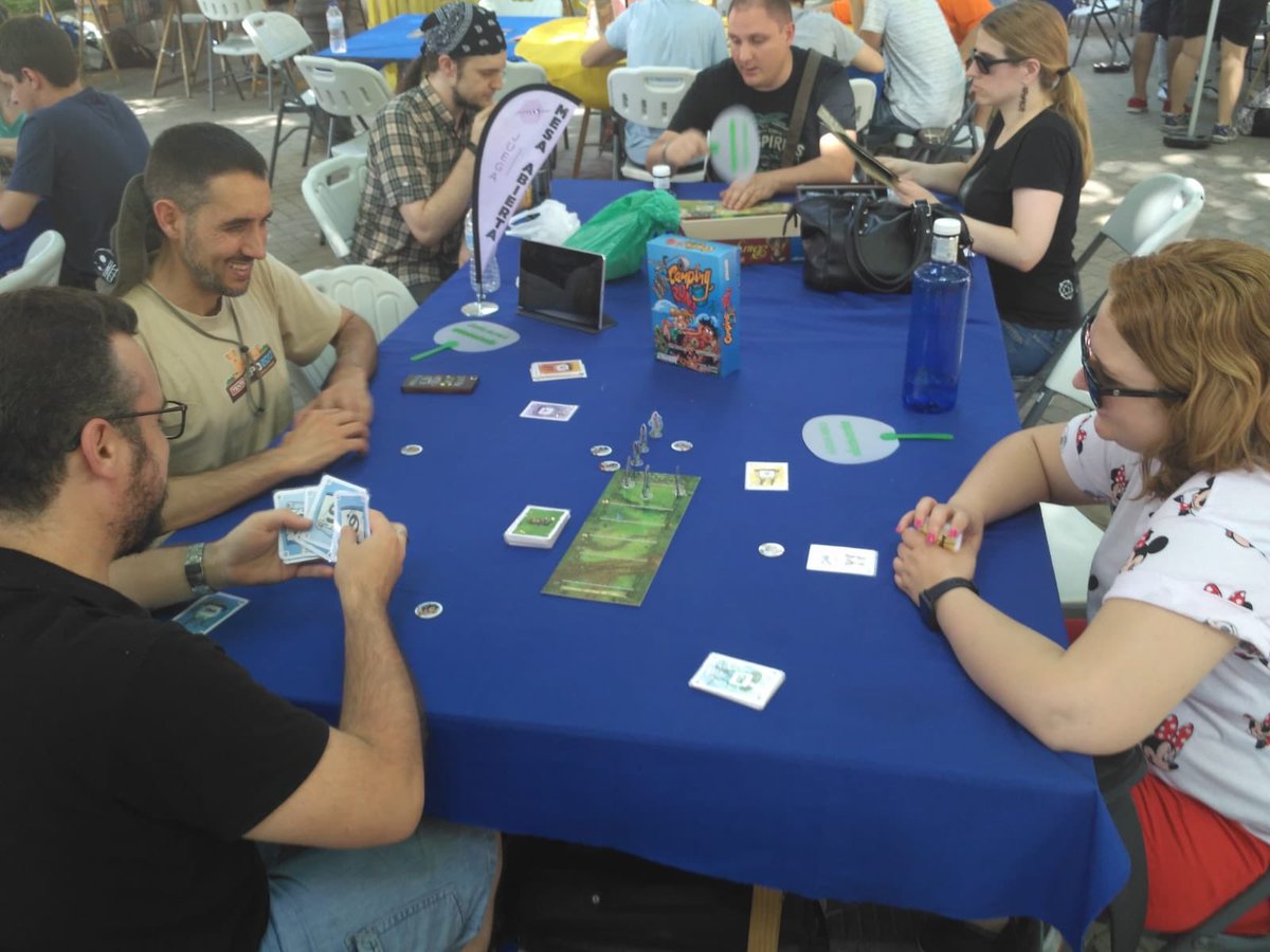 Jugando con nuestros nuevos amigos de la Asociación Oniros de Guadalajara 
#jyq19 #JuegosyQuebrantos