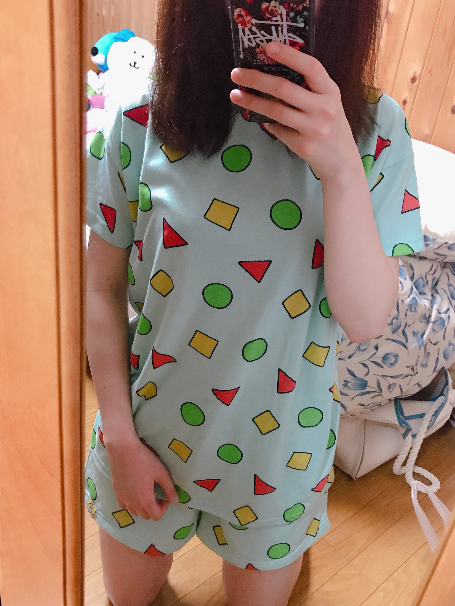 しゃこさん Ar Twitter しんちゃんとおそろいのパジャマ買ったーーーーー 笑 丸と四角と三角しか描いてないのにテンション上がるしんちゃん効果ハンパない笑 ちなみにしまむらwww クレヨンしんちゃん しまむら