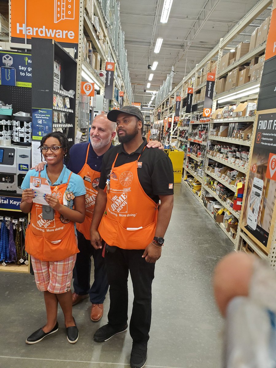 eric_thd's tweet photo. Cashier Desiree awarded a Homer by DM Carell Rodriguez for using Best Practices during transaction https://t.co/7PK2DmIyXk