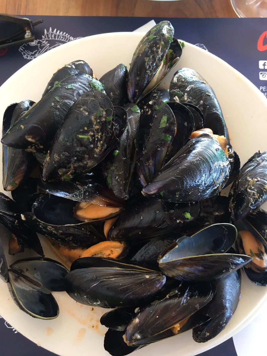 _edestinations's tweet image. Just sitting down for lunch in Sa Mesquida, #menorca. Some view at this special clifftop restaurant, #caproig