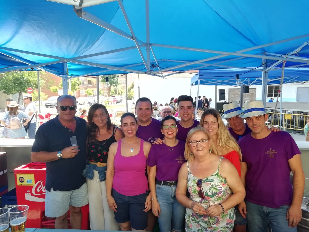 aytomotril's tweet photo. ➡️ Las Tenientes de Alcalde, Inmaculada Torres, Débora Juarez y la concejal  Angeles Lopez, asisten a las fiestas 🎉 del Barrio de Fabriquilla. https://t.co/JZ7BulMoyl