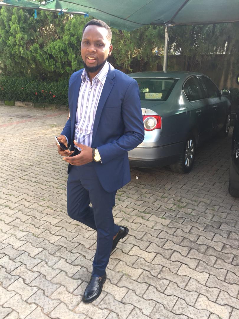 segun_apata's tweet photo. Wedding guest https://t.co/fKfduBcr87