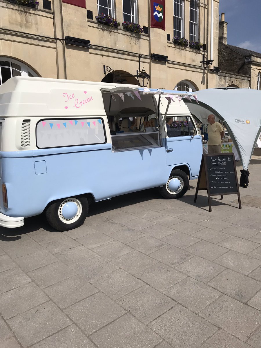 ice_isla's tweet photo. A scorcher of a day in #Melksham today for Melksham Makers Market 🚌🍦☀️ Isla has a fab time and can’t wait to visit again in July! #wiltshire #market #icecream #campervan https://t.co/dym1S9Ju0L
