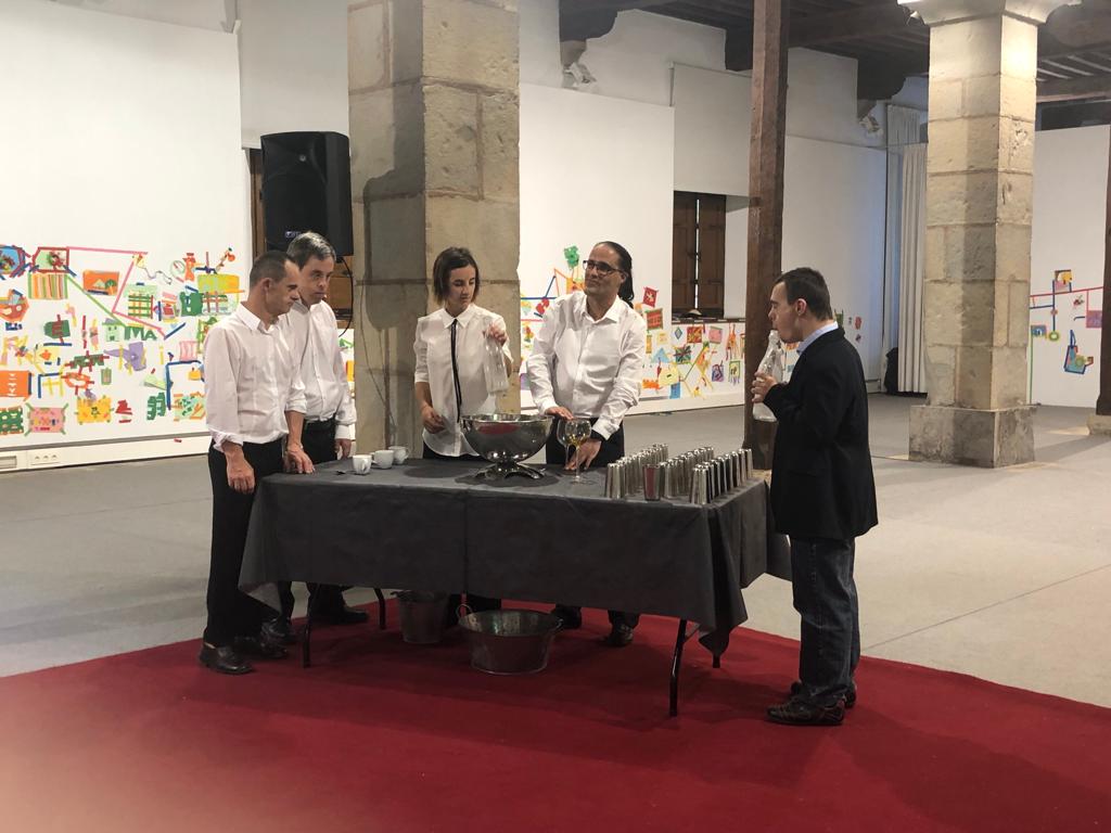 Festival RINCONES Y RECOVECOS. 

Estamos en la Sala de Armas con Cocktail.

Llegáis al pase de las 18 horas!!!