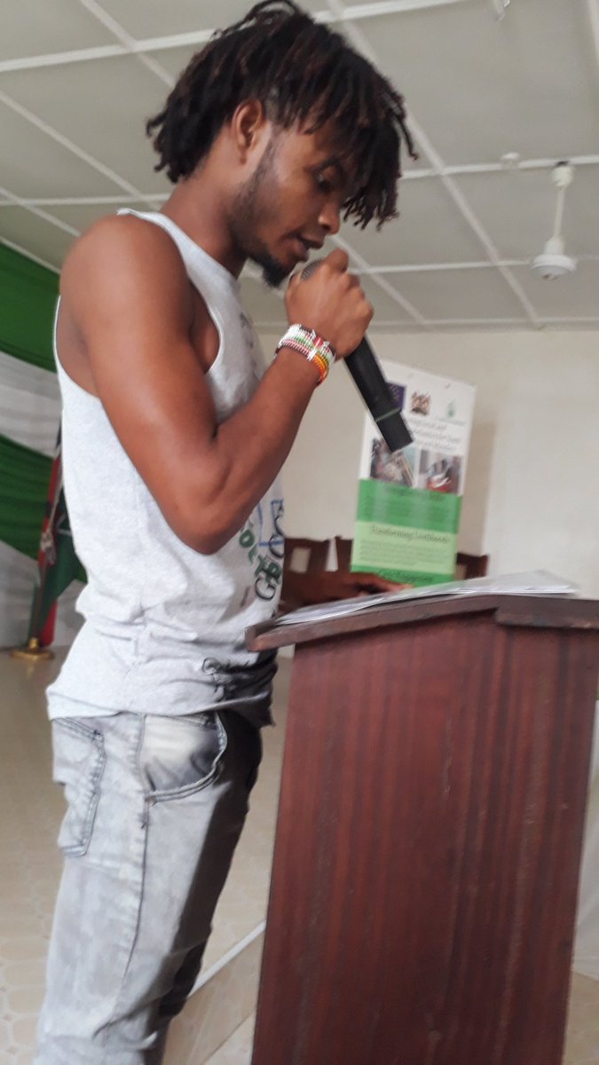 Atrashskanda2's tweet photo. During the event to celebrate successes of working with youth in Lamu. Mashairi (swahili poems) presented by young persons were loaded with messages of encouragement. Thanks for  the support of @EUinKenya https://t.co/dIaYplIG1f