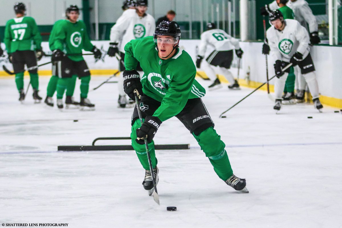 ShatteredLensTX's tweet photo. Oskar Bäck was selected 75th overall by the @DallasStars at the 2018 NHL Draft. Bäck currently plays for Färjestad BK of the Swedish Hockey League. #StarsDevelopmentCamp https://t.co/BASJavMd3l