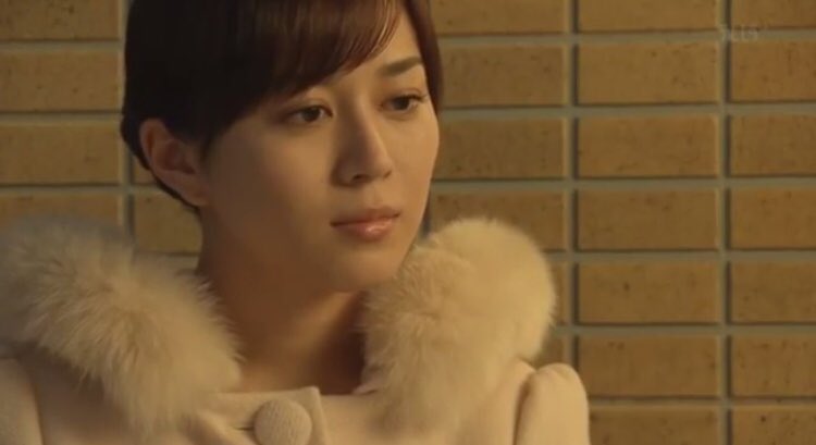 w_codeblue's tweet image. 少しマニアックかもしれないのですが、田沢さんとブローチの話するシーン、わかりますか？このシーンの冴島さんが全コードブルーの中で一番かわいいと思う！私の中でのNO.1冴島さん！！