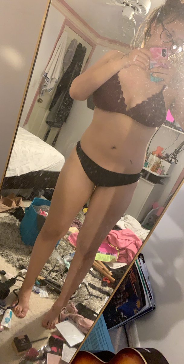 littlehwhispers's tweet photo. This is hard for me but I’m currently learning to love my body no matter what size i am or how much I weigh I’ve struggled most of my life but I’m sick of always feeling self conscious I just wanna love my body #BodyPositivityForJulia @juliamichaels https://t.co/Udp8iJhh4s