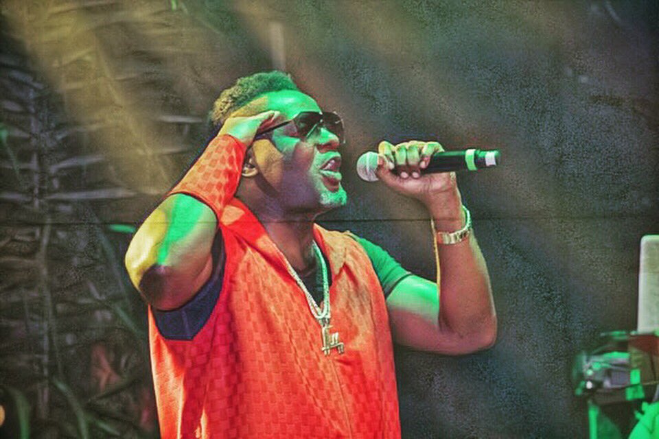 BAPONGASIMBA's tweet photo. Le spectacle est vivant.
C’est pour ça qu’on y apprend toujours quelque chose et qu’il nous transporte le temps d’une représentation.   

DO THE RIGHT THING ✊🏾
Passez un bon week-end la famille 🙌🏾 https://t.co/ZYai1zczQk