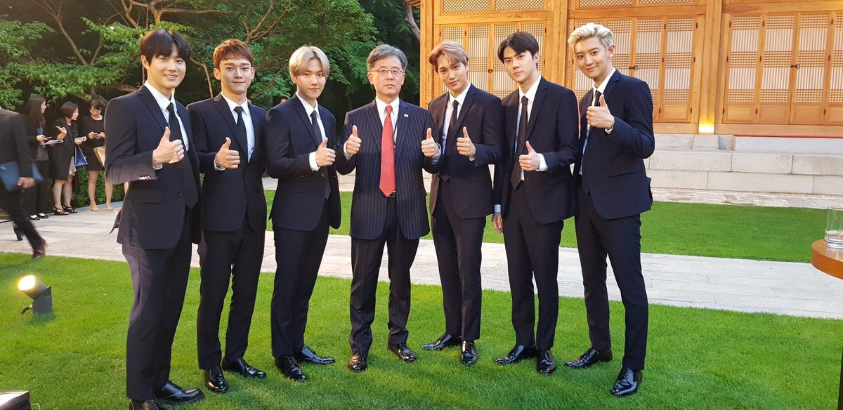 junamused's tweet photo. The only pic that matters 💕💕💕👐 @weareoneEXO #EXO #Nationpick #NationpickEXO @B_hundred_Hyun https://t.co/yXDyUfQlH1