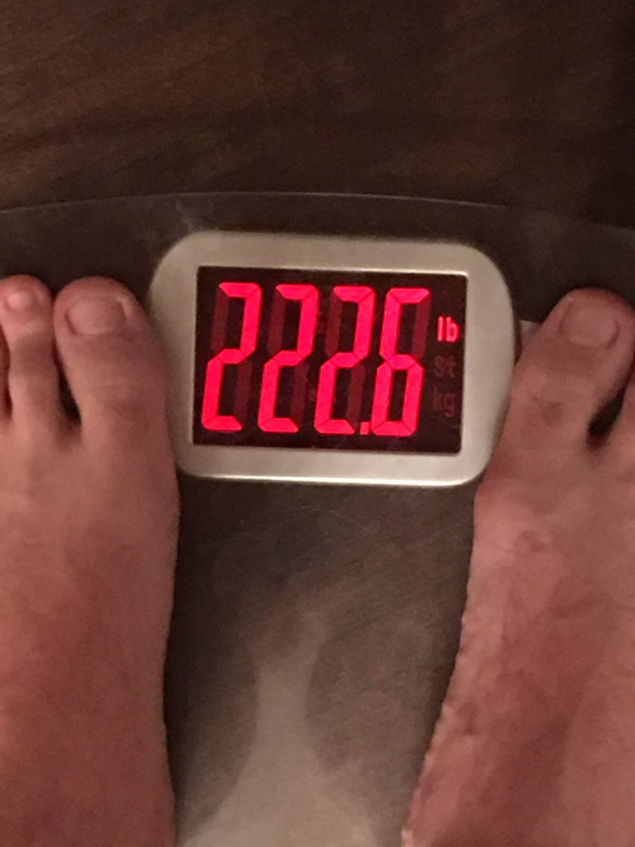 SpaceJamIsMyJam's tweet photo. Slow and steady process but feeling great.  Current goal is to get to 215.  Ultimate goal is 205 (that would be 100lbs).  Thank you to everyone for the motivation to keep me moving and striving to keep crushing my goals.  @melissafoss7 @WesBloodSprayer   #usedtobe305 https://t.co/5fXFDG4fQ7