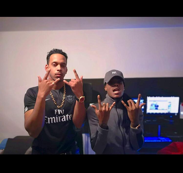 Ca_Influencers's tweet photo. Pour ceux et celles qui l'auraient  raté 

L' Interview de @a_margi et @PiafoModeFuckz  

Toujours disponible !! 😌
https://t.co/6nUFtAQTt0 https://t.co/yMZVX397cj