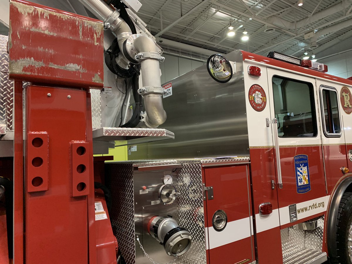 RickyRileyTT's tweet image. Rockville Volunteer Fire Department new #Seagrave #Aerialscope in MD. Making great choices on clear deck for better scrub surface at and below 0 degrees. Moved reels to center of rig to improve scrub.  @FireApparatus1 @fireengineering @RockvilleVFD