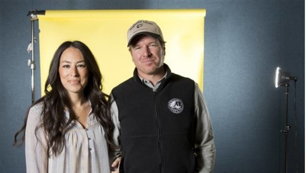 wsbtv's tweet photo. 'Fixer Upper' stars Chip and Joanna Gaines donate $1.5M to St. Jude Children's Hospital https://t.co/gSUUZtcBwS https://t.co/YUOghLWOkg