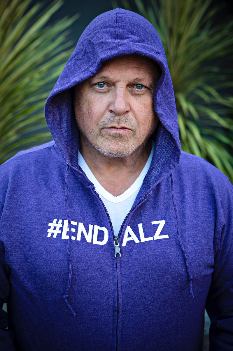 MichaelChiklis's tweet image. For my mother, I will fight this horrible disease for the rest of my life. Join me in creating awareness. RT this in support of the @alzassociation to help #ENDALZ