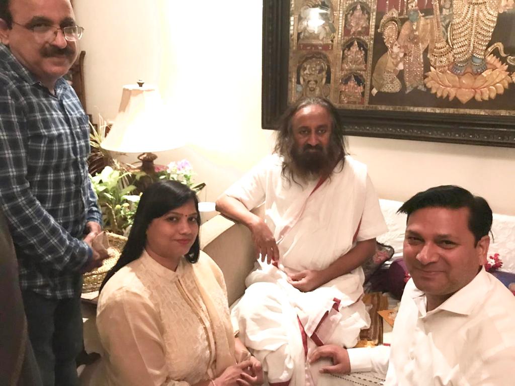 sofficeedmc's tweet photo. आज अध्यात्मिक गुरू  श्री श्री रविशंकर जी से भेंट की और उनका आशीर्वाद प्राप्त किया । https://t.co/qmgKKtsAD1