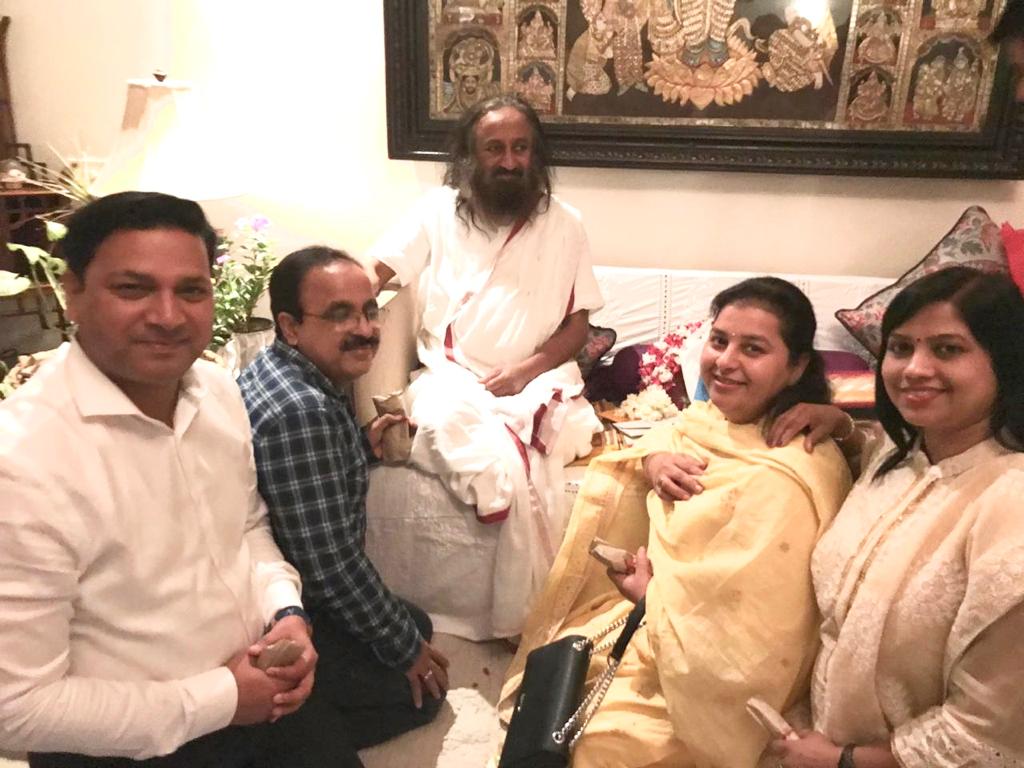 sofficeedmc's tweet photo. आज अध्यात्मिक गुरू  श्री श्री रविशंकर जी से भेंट की और उनका आशीर्वाद प्राप्त किया । https://t.co/qmgKKtsAD1