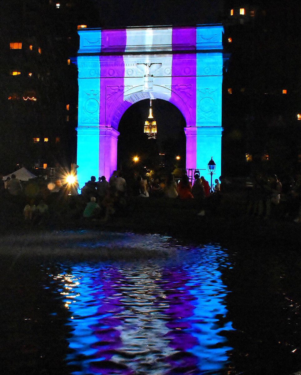 gigi_nyc's tweet photo. The Washington Square Arch last night @WSPConservancy #NYC was lit in the colors of the Pride Flag π³οΈβπ and Transgender Flag in celebration of #WorldPride #NYCPrideWeek #Stonewall50 #Pride2019 #loveislove
.
https://t.co/8ktK3RlLsF https://t.co/skMWH6VpTA